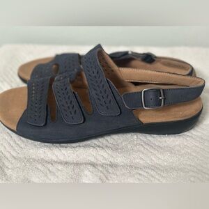 Trotters Trinity Navy and Tan Sandals